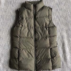 GAP green puffer down vest XS zip up olive